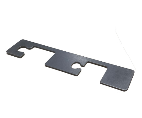 Spacer plate of tow truck