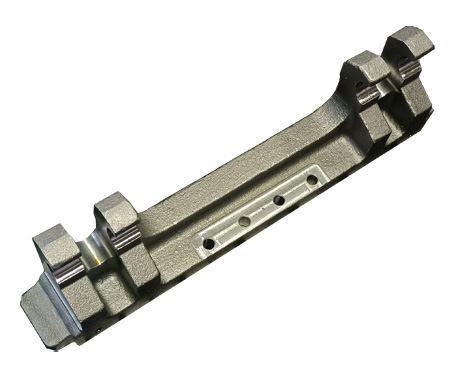 Bottom cross member of forklift
